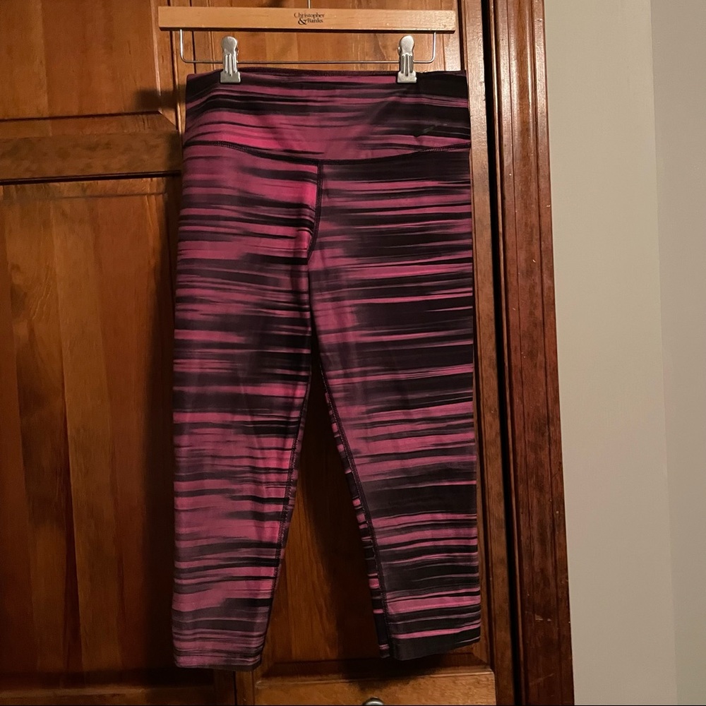 Pink/Black Nike Cropped Leggings-M | *Bundle and save with other leggings*